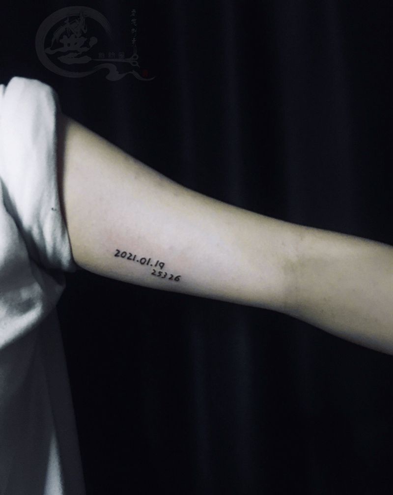 字母小清新纹身图片_手部纹身图案