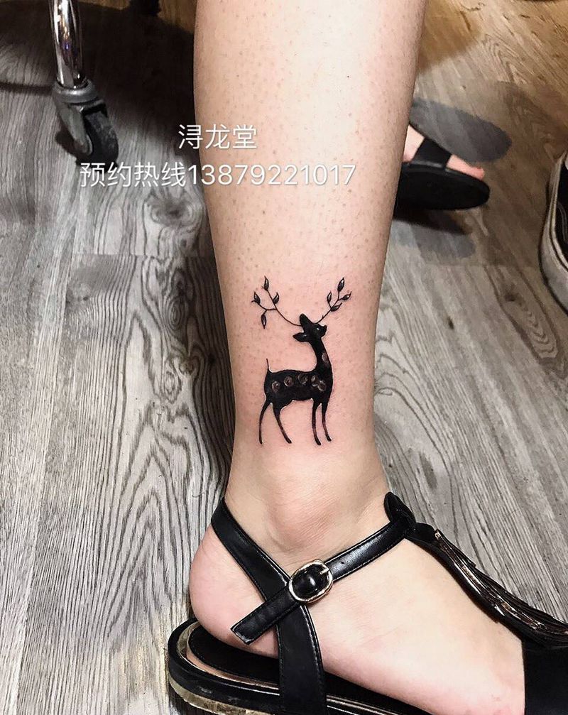 鹿纹身图片_腿部纹身图案