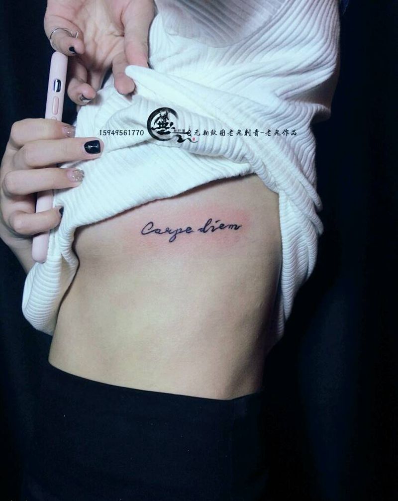 侧腰字母纹身图片_腰部字符成品纹身图案