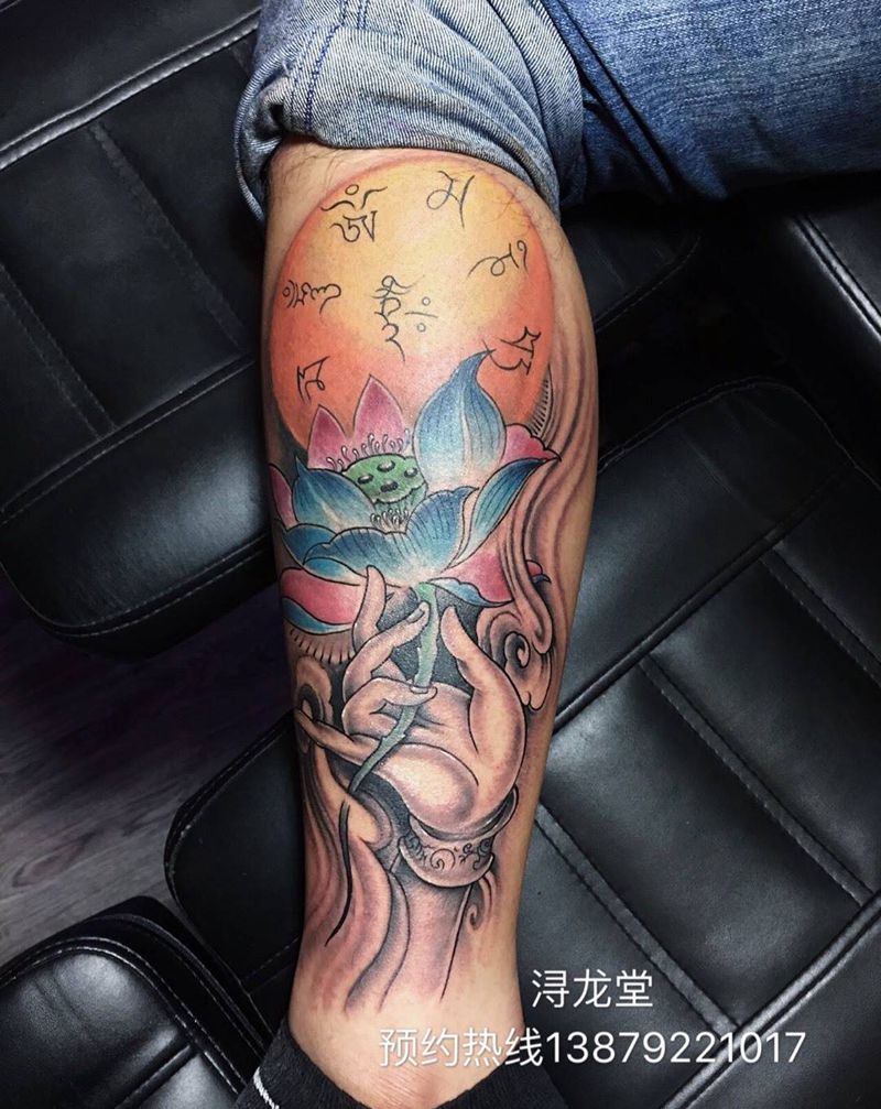 莲花手纹身图片_腿部纹身图案