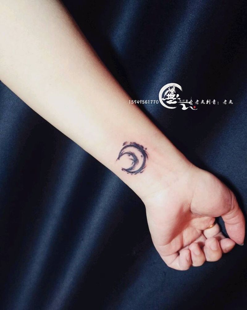 月纹身图片_手臂成品纹身图案