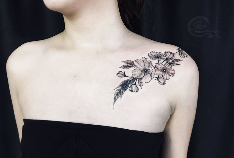 素花纹身图片_肩部素花遮盖纹身图案