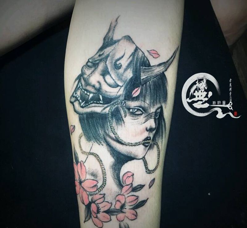 艺妓纹身图片_脚部日式纹身图案