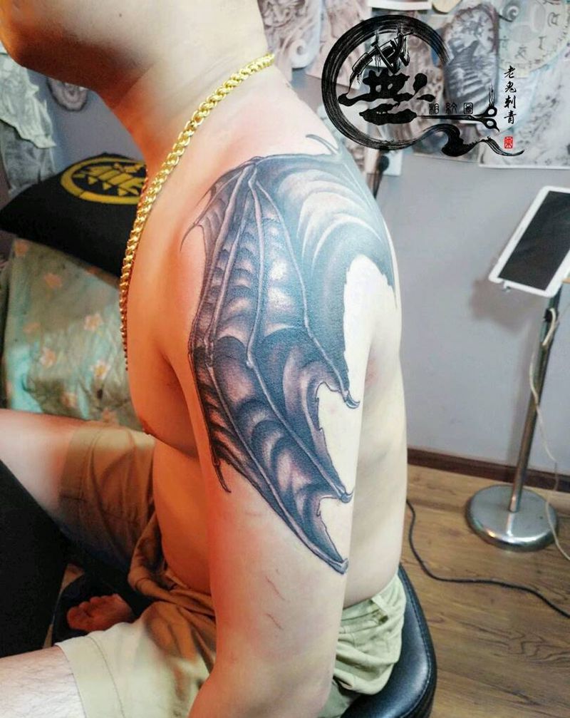 遮盖作品纹身图片_肩部欧美遮盖成品纹身图案