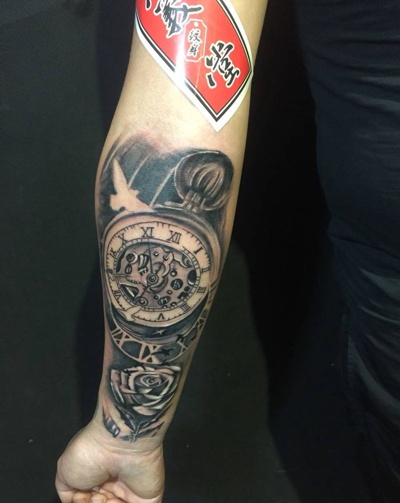 钟表玫瑰纹身图片