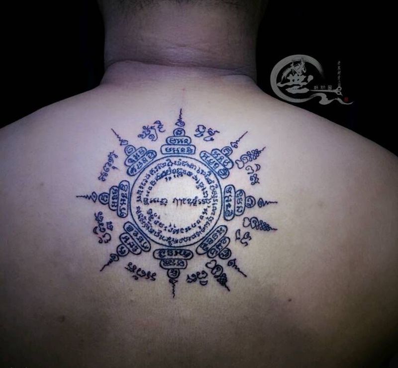 泰国经文 多图纹身图片_背部颈部经文纹身图案