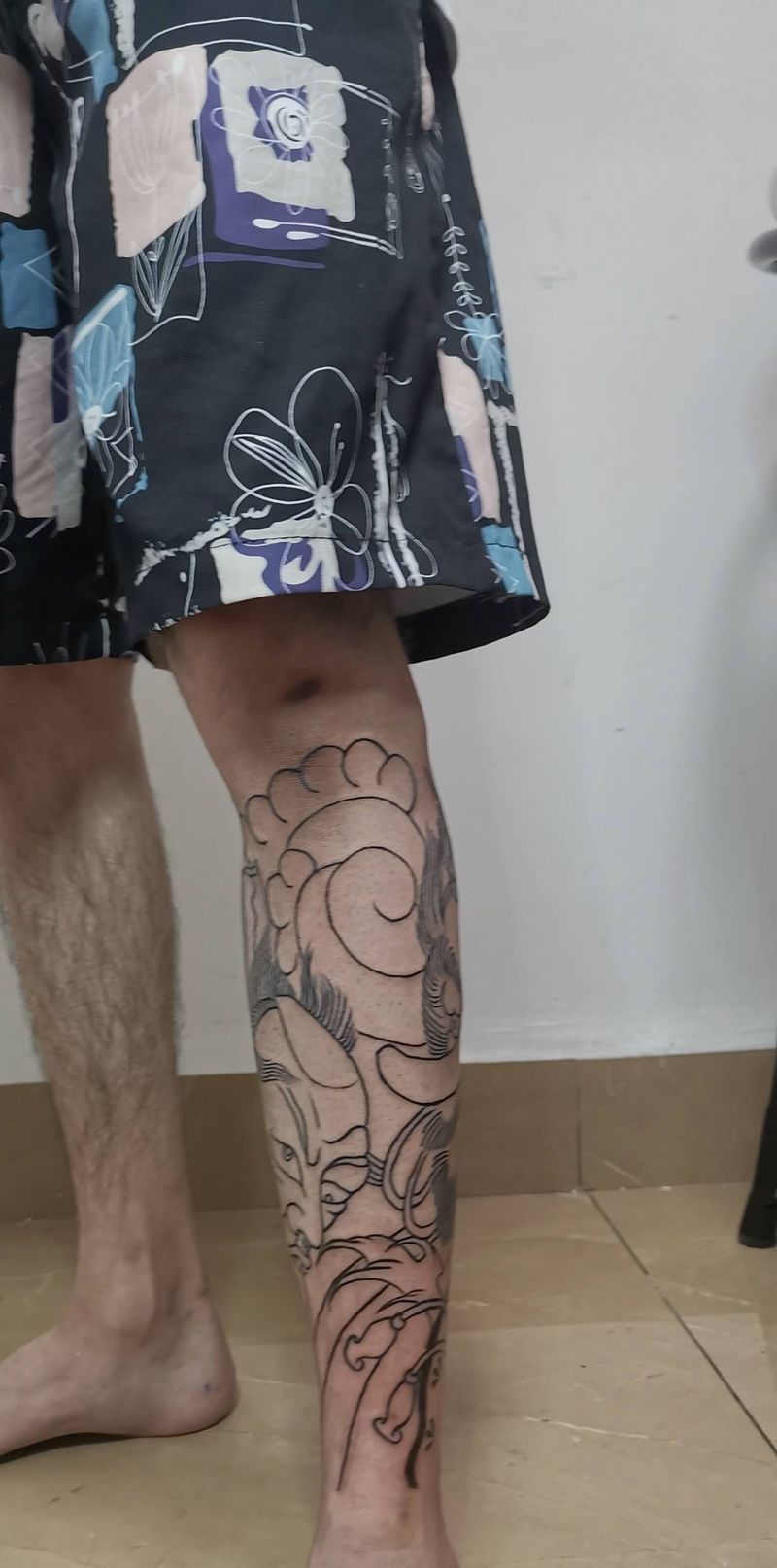 天狗生首纹身图片_腿部老传统纹身图案