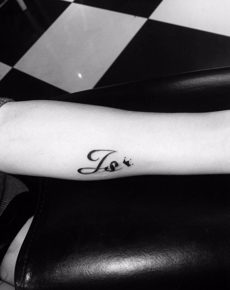 美女用名字的的缩写纹身图片