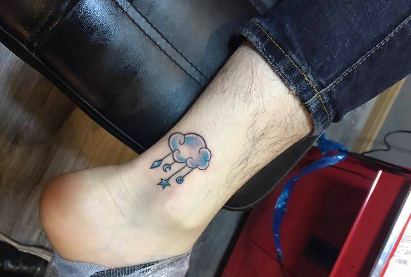 云朵纹身图片_脚部腿部原创纹身图案