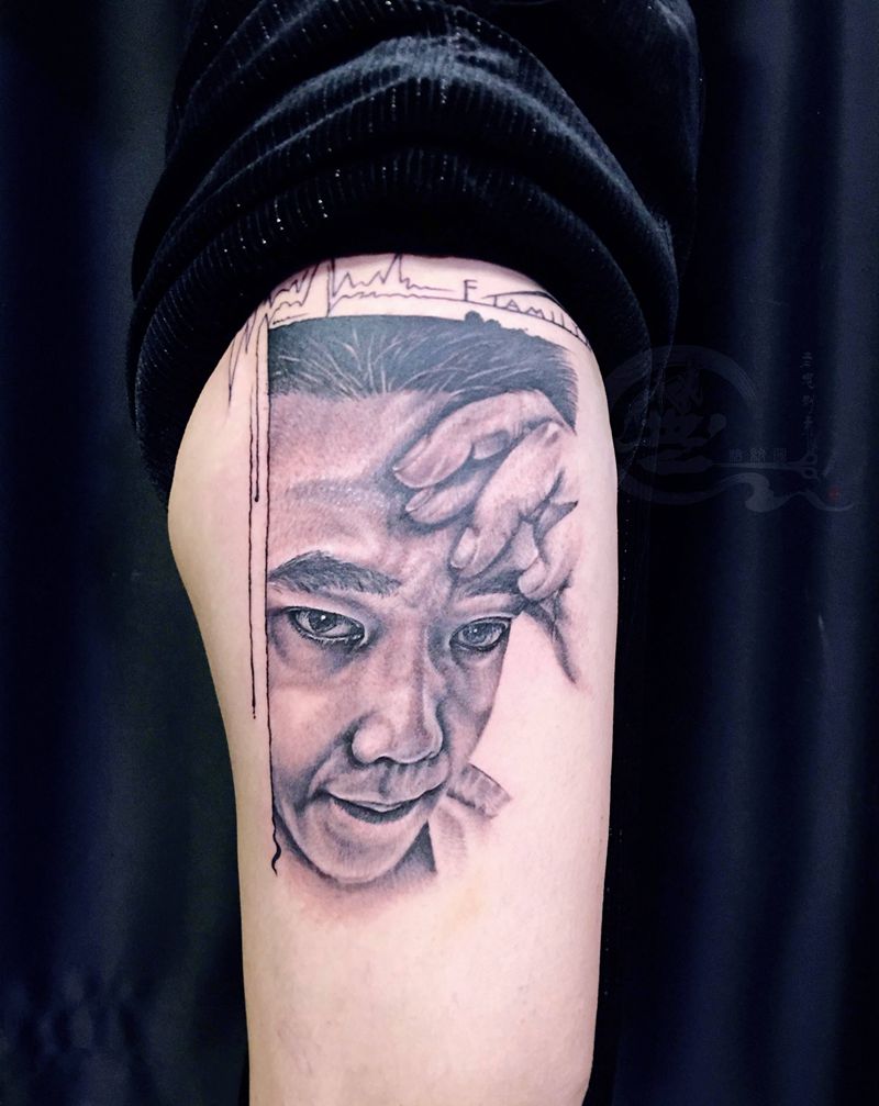 肖像纹身图片_脚部纹身图案