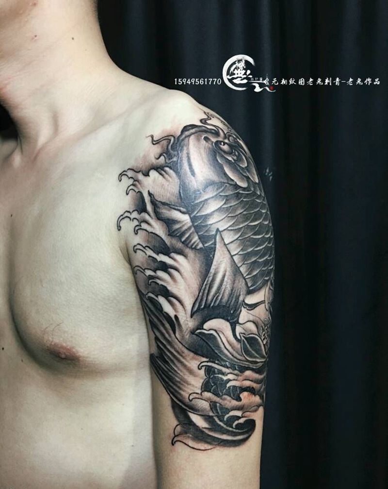 传统鲤鱼纹身图片_传统鲤鱼纹身图案