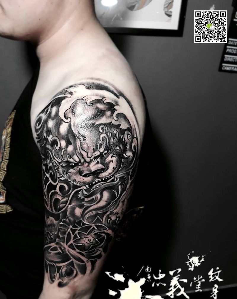 大臂唐师纹身图片