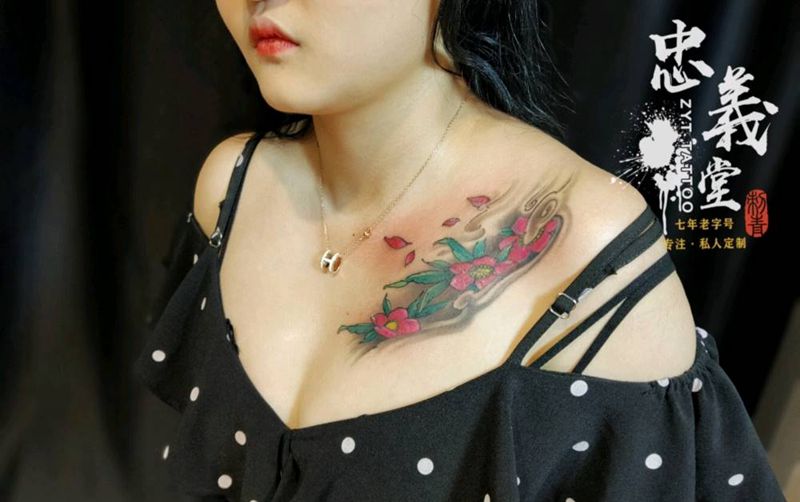 樱花纹身图片_胸部新传统纹身图案