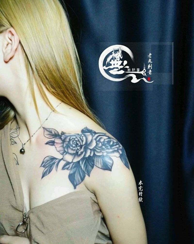 素花纹身图片_肩部欧美花卉半成品纹身图案