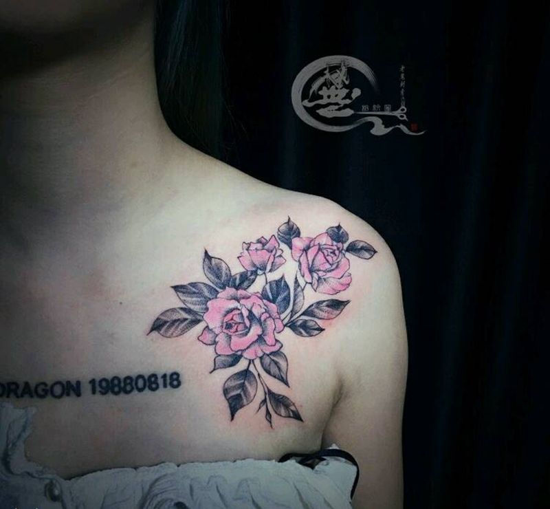 肩头素花纹身图片_肩部素花纹身图案