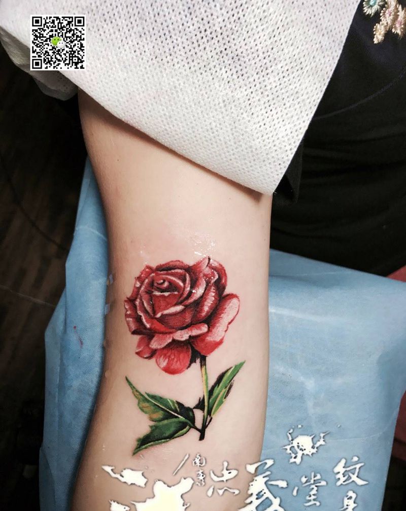 玫瑰花盖伤疤纹身图片_成品手部写实清新字符植物原创遮盖纹身图案