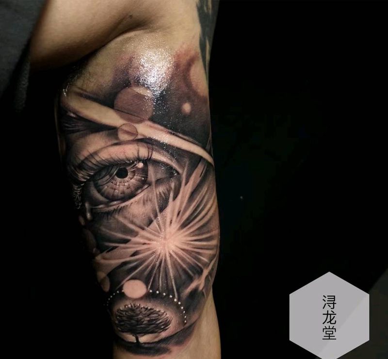 诠释眼纹身图片_手臂纹身图案