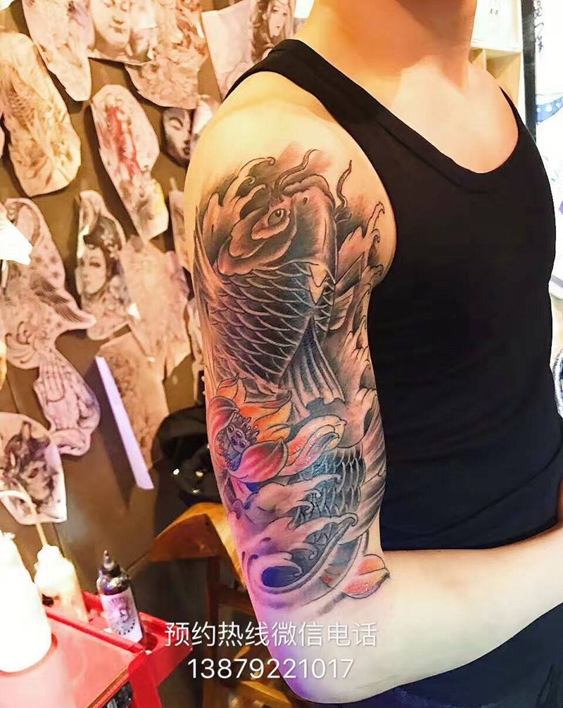 鱼遮盖纹身图片_手臂腿部动物彩色纹身图案