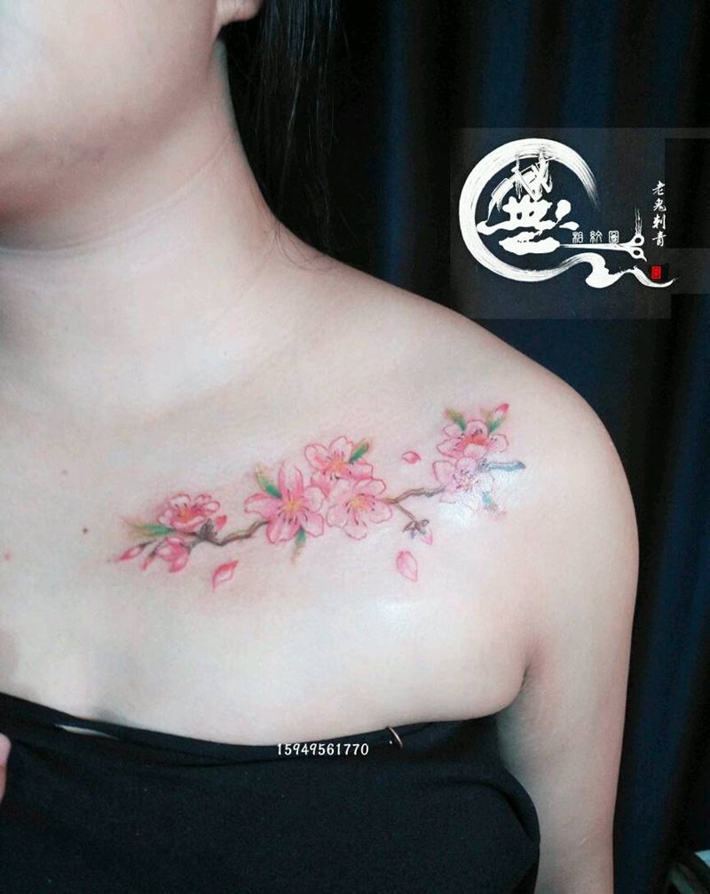 小清新纹身图片_胸部清新成品纹身图案