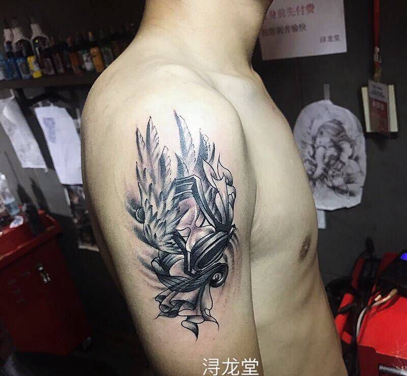 沙漏翅膀纹身图片_手臂纹身图案