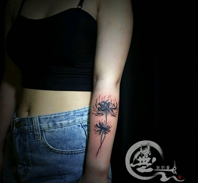 彼岸花纹身图片_手臂纹身图案