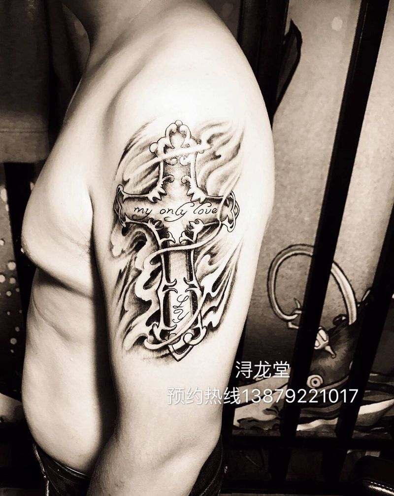 十字架纹身图片