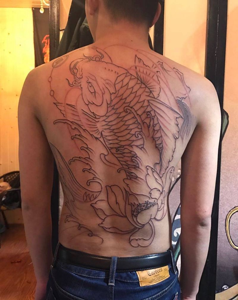 鱼纹身图片_背部动物纹身图案
