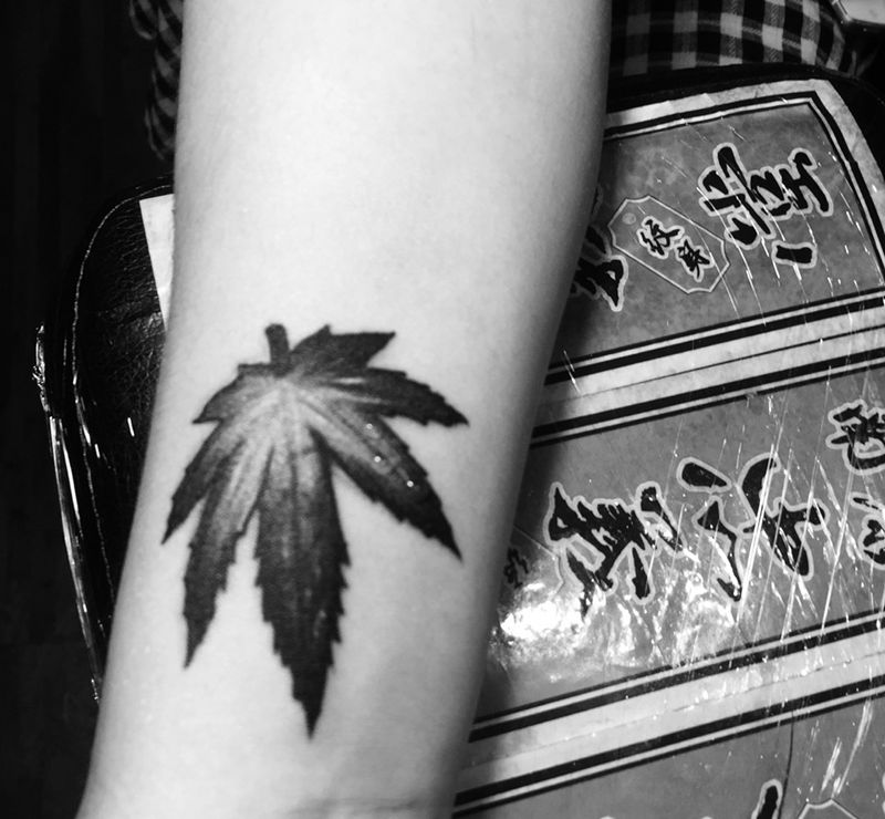 枫叶纹身图片