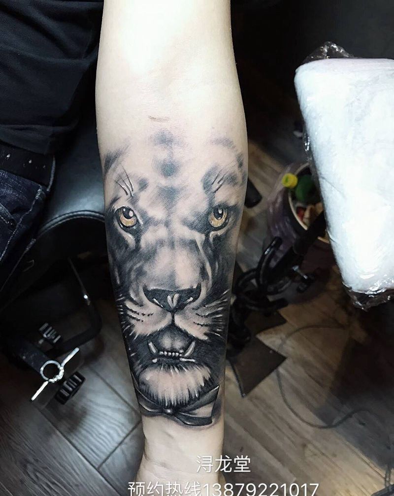 老虎纹身图片_手臂动物纹身图案
