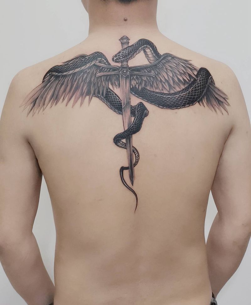 蛇纹身图片_背部纹身图案