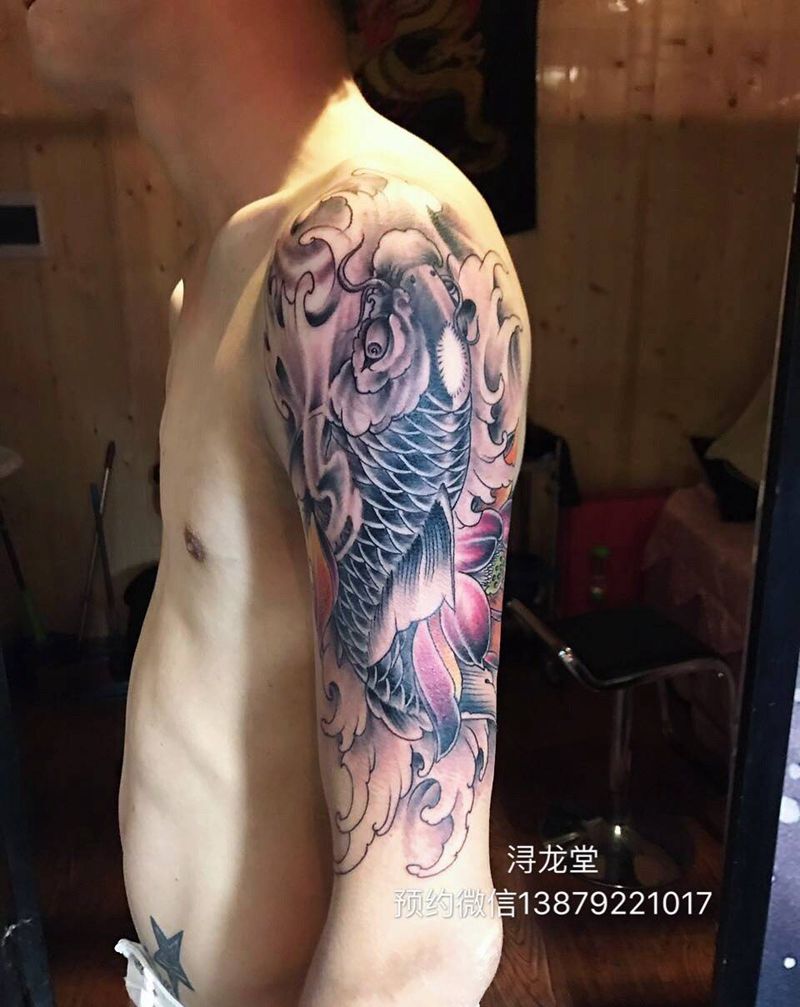 鱼纹身图片_手臂纹身图案