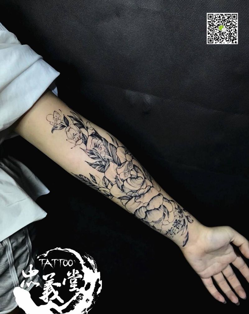 素花遮盖作品纹身图片_手部手臂几何水墨纹身图案
