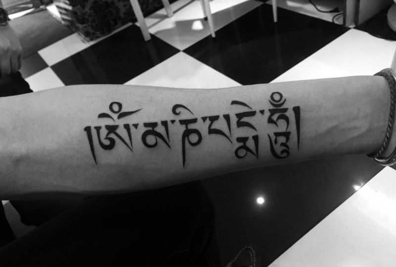 六自真言纹身图片