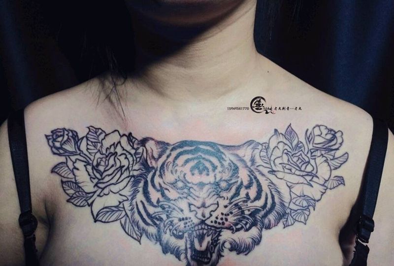 花胸纹身图片_胸部欧美成品纹身图案
