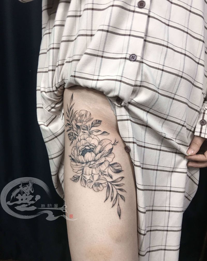 大腿素花纹身图片_腿部纹身图案