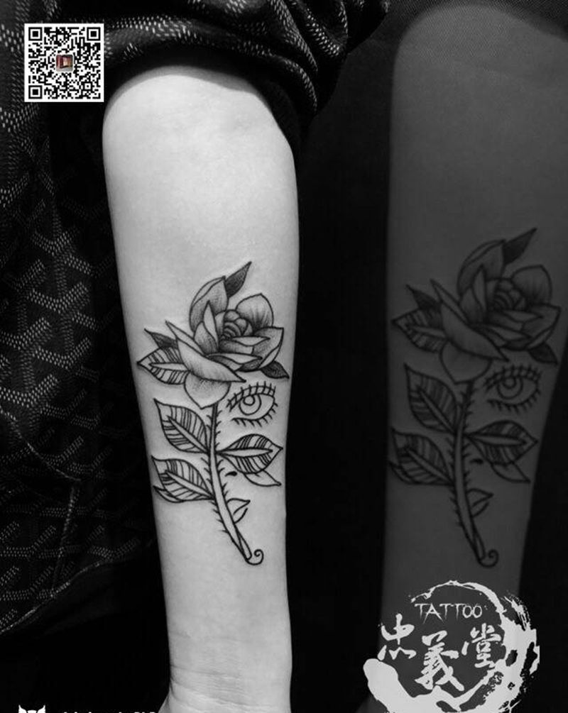 极简玫瑰纹身图片_手部几何点刺纹身图案