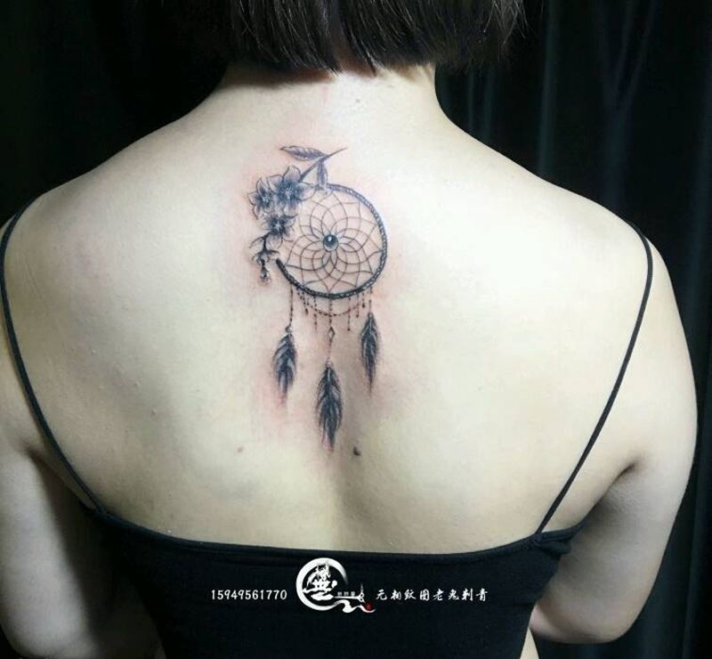 捕梦网纹身图片_背部纹身图案