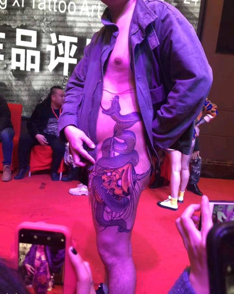 蛇盘班若纹身图片