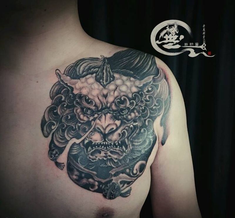 唐狮纹身图片_胸部新传统纹身图案