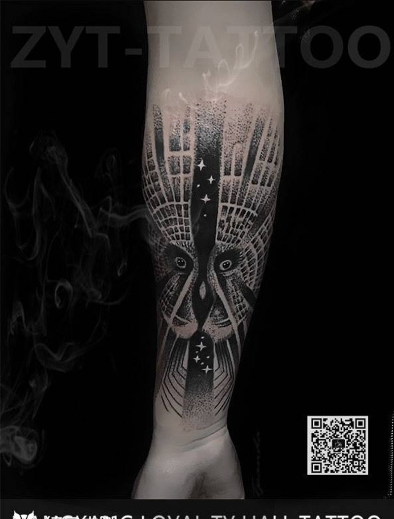 点刺猫头鹰纹身图片_成品手臂习俗几何纹身图案