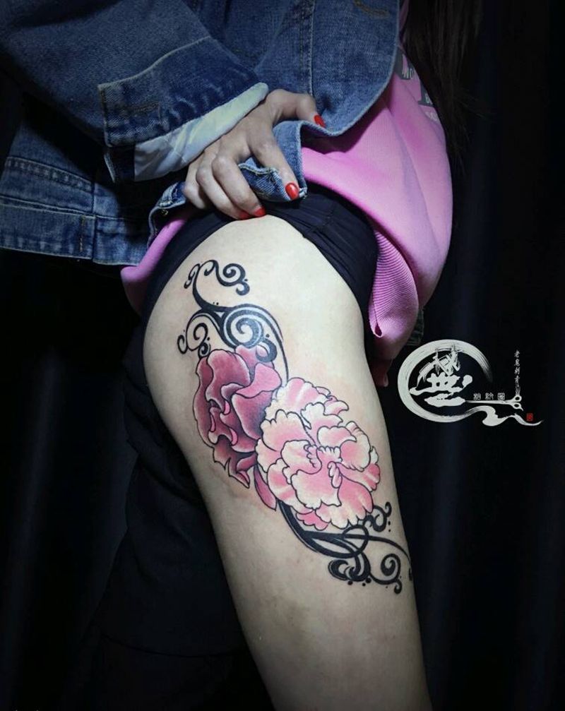 花纹身图片_腿部图腾水彩纹身图案