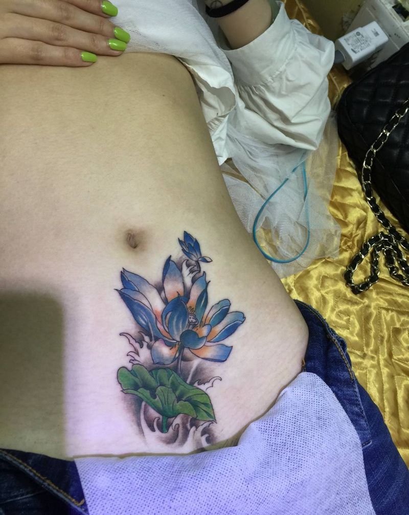 腹部莲花纹身图片