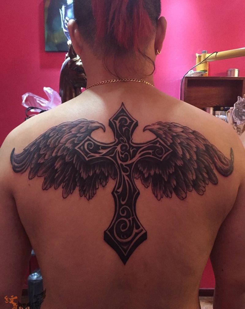 翅膀十字架纹身图片_欧美纹身图案