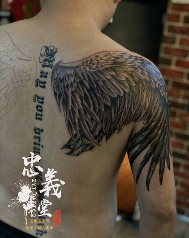 翅膀纹身图片_肩部背部新传统纹身图案