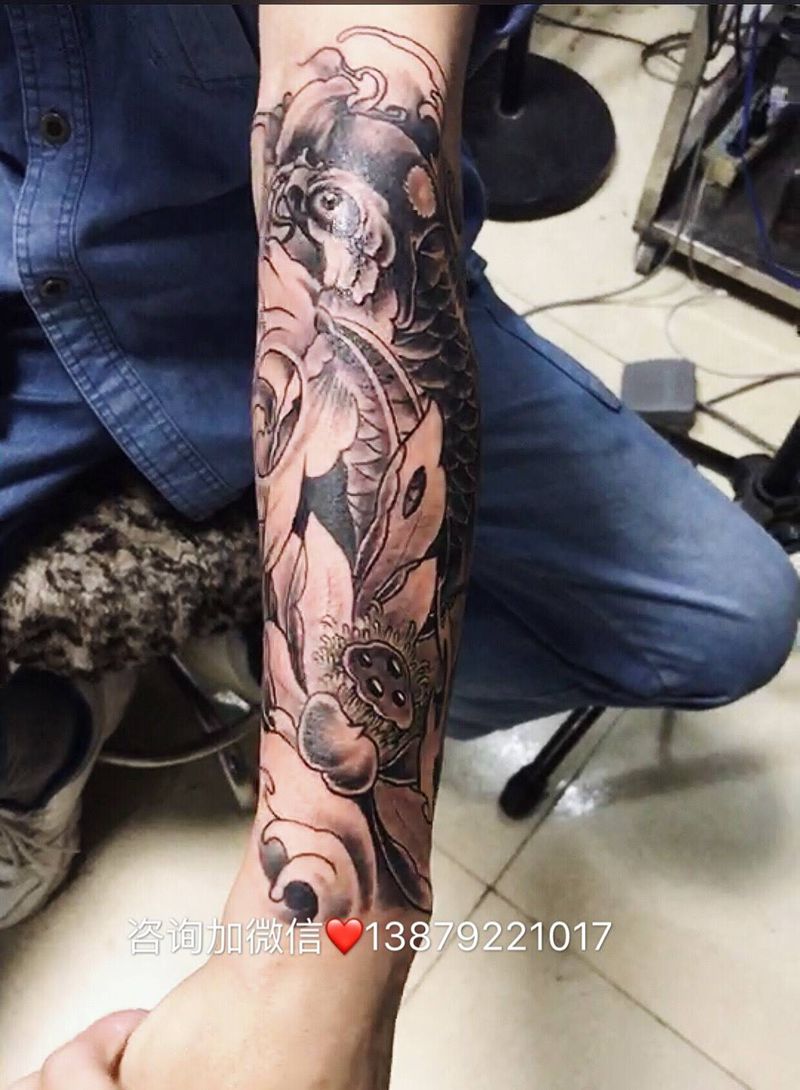 鱼纹身图片_动物手臂纹身图案