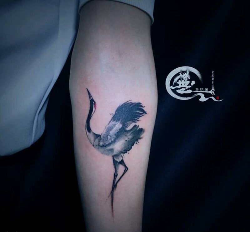 鹤纹身图片_手臂水墨纹身图案
