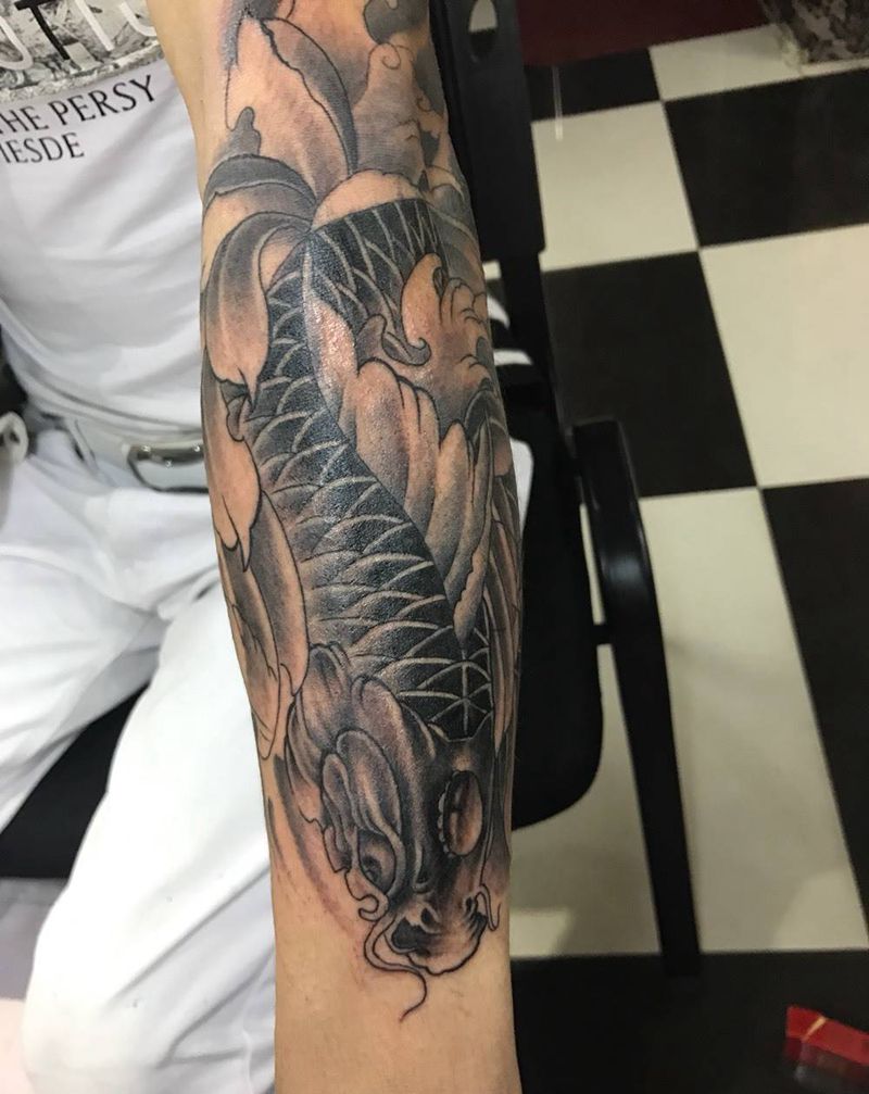 最经典的黑白鲤鱼纹身图片