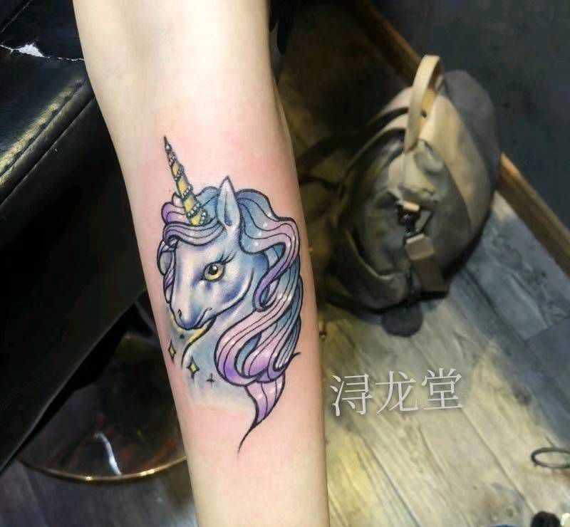 神马纹身图片_手臂纹身图案