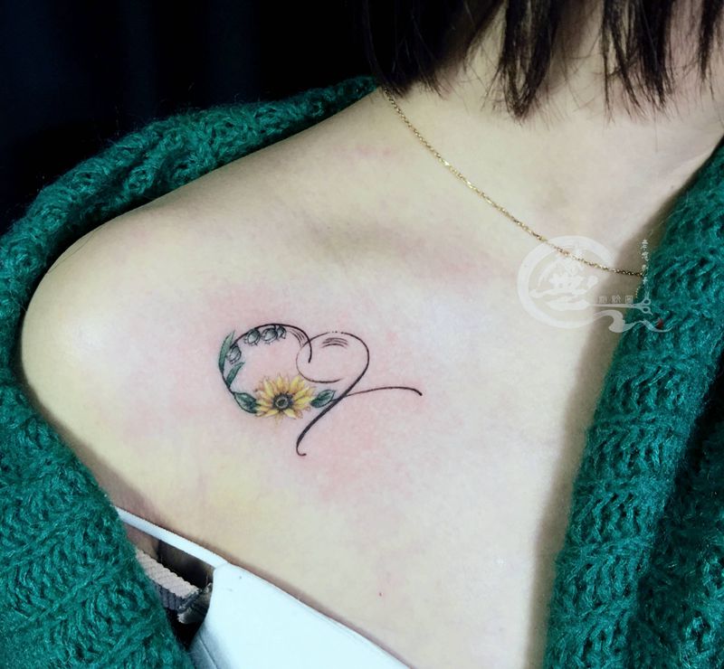 锁骨小清新纹身图片_肩部纹身图案