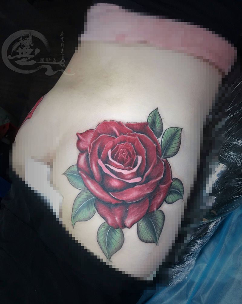 腚上花纹身图片_臀部欧美纹身图案